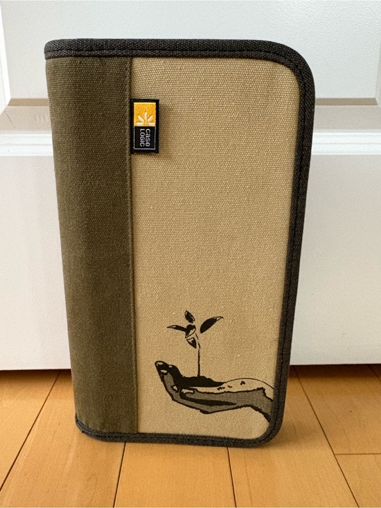 Case Logic Other - Case Logic 48 CD Organizer Case Book Beige and Olive Canvas